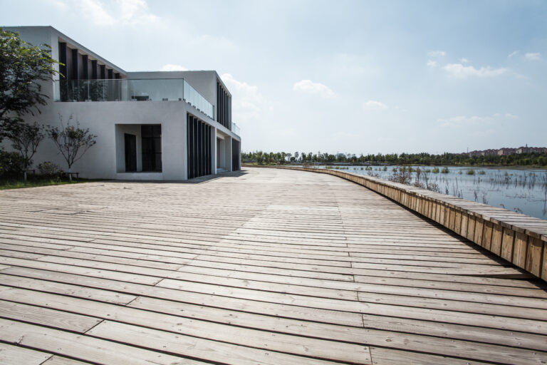 Что постелить на пол на открытой террасе